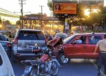 VIDEO | Al menos cuatro lesionados deja múltiple accidente de tránsito en bulevar Los Próceres