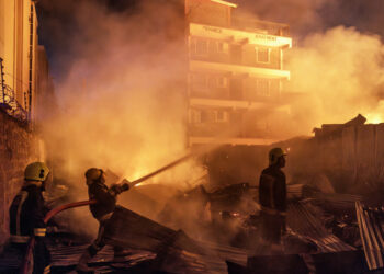 Dos muertos y decenas de heridos tras una explosión en una gasolinera en Kenia