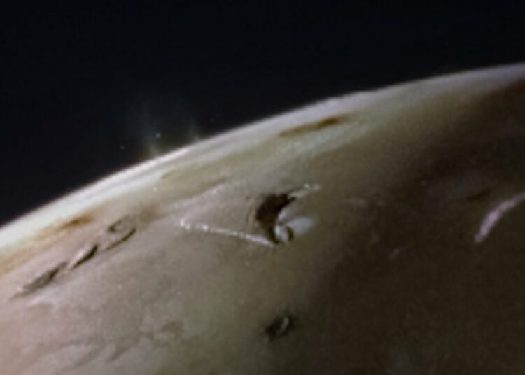 Imágenes de la actividad volcánica de la luna de Júpiter captadas por la NASA