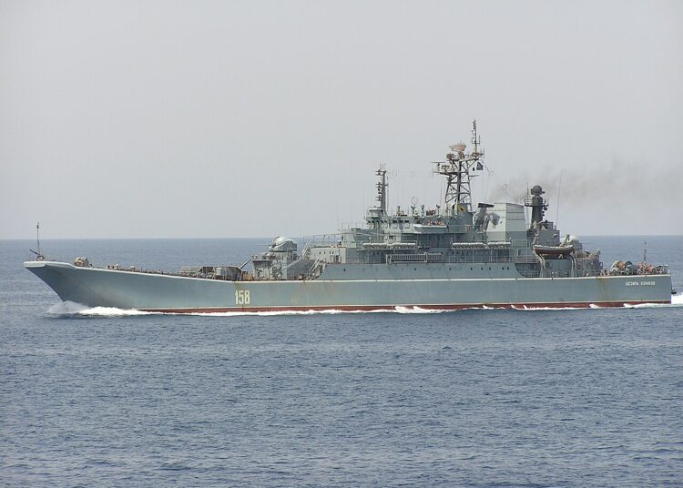 Ucrania dice haber destruido buque de guerra ruso
