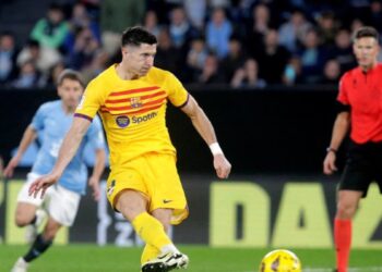 Lewandowski y Lamine rescatan al Barça de un nuevo desastre