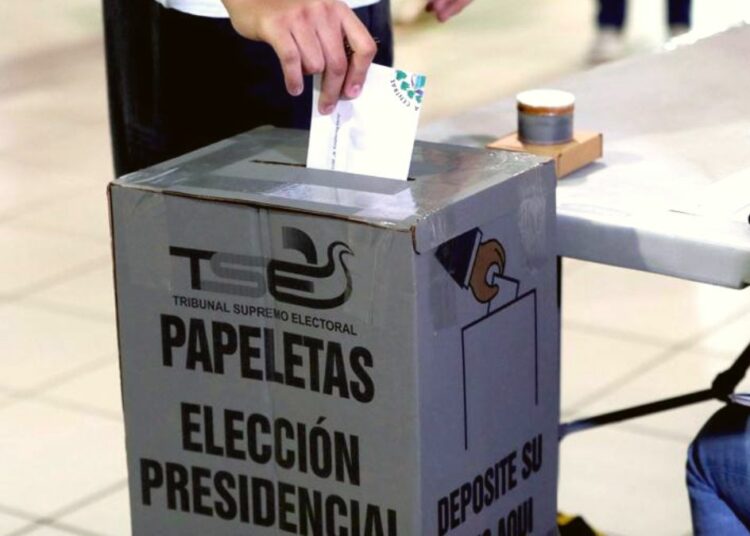 Inician las votaciones presidenciales y legislativas presenciales en El Salvador