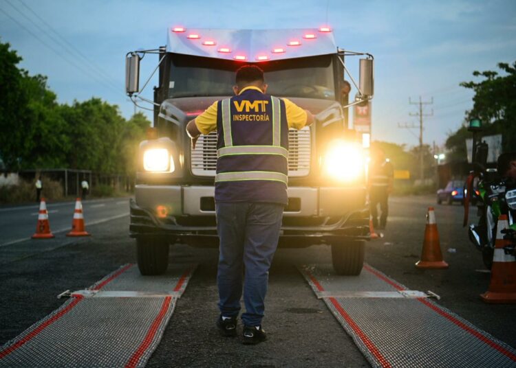 Autoridades instalan control al transporte de carga