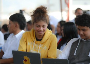 Instalan internet de alta velocidad en parque central de Comasagua