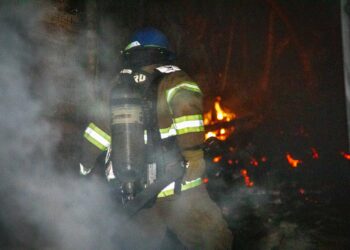 Incendio destruye vivienda en Apopa
