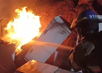 Incendio destruye taller de electrodomésticos en carretera a Los Planes de Renderos