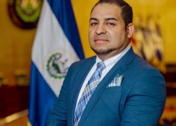 Condenan a exdiputado de NI por negociar dádiva con Roy García