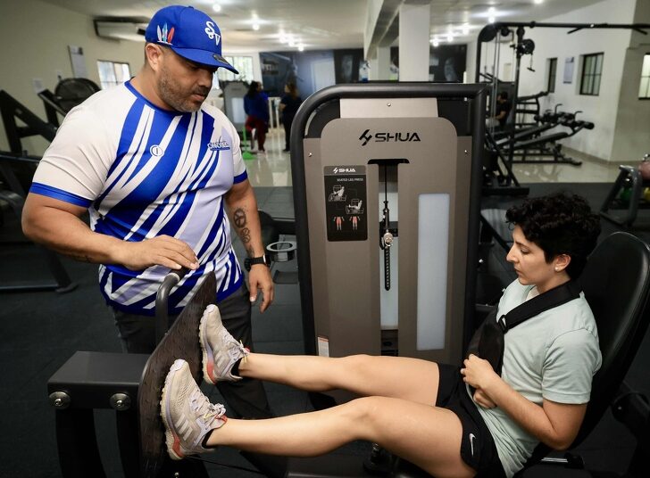 Mariana Salazar avanza en su rehabilitación con terapias en la Clínica de Ciencias Aplicadas del INDES