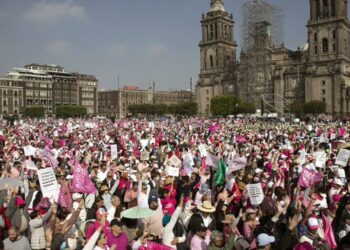 Miles de mexicanos protestaron contra López Obrador y para «proteger la democracia» antes de las elecciones
