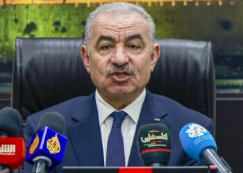 Dimite el primer ministro palestino Shtayyeh en Cisjordania