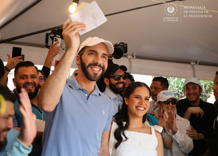 Ernesto Castro calificó de “histórico” el arrollador triunfo del presidente Bukele