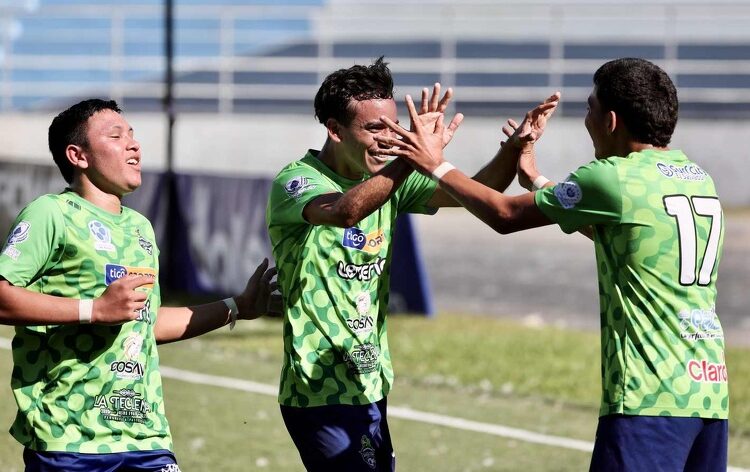 Tecleños aprovechan desliz de los ocelotes y escalan en la LNF