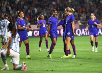 EEUU golea a Argentina y se clasifica a Cuartos de Final