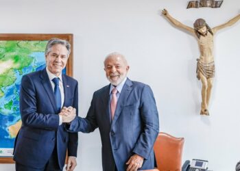 Antony Blinken expresó a Lula da Silva su “desacuerdo” por las declaraciones sobre “genocidio” en Gaza