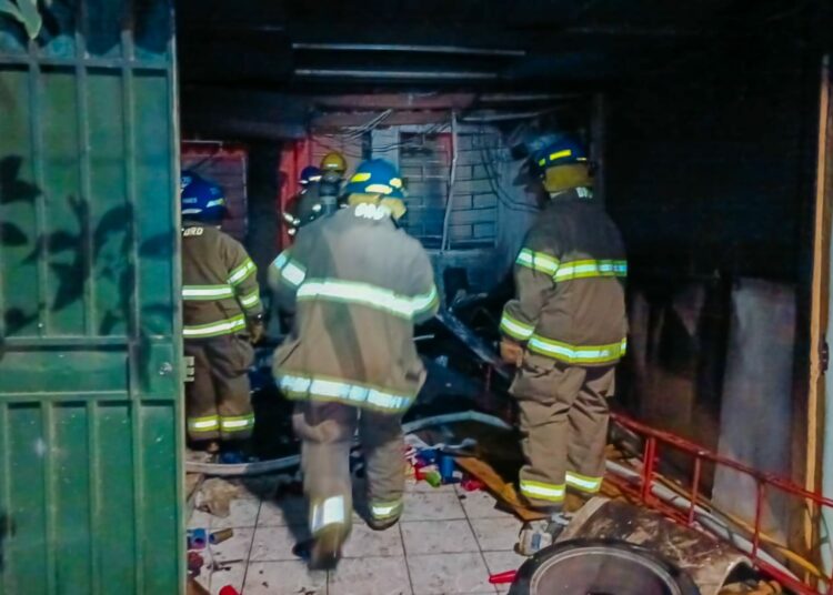 Incendio destruye vivienda en cantón Lourdes, La Libertad