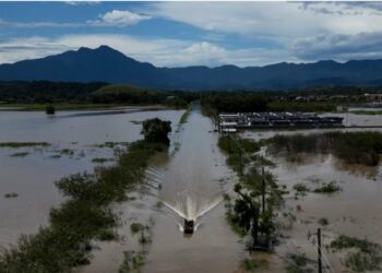 ( VIDEOS) Mueren 8 personas en Brasil por inundaciones y deslaves causados por fuertes lluvias