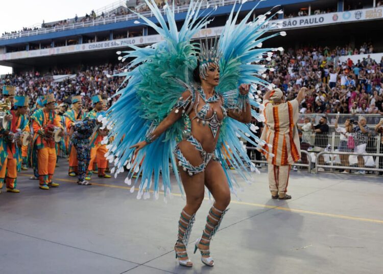 Brasil se entregó al último día del Carnaval con una gran fiesta en todo el país
