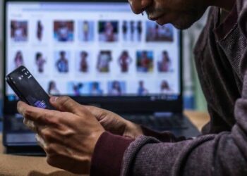 Capturan a hombre que compraba y tenía en su poder pornografía infantil