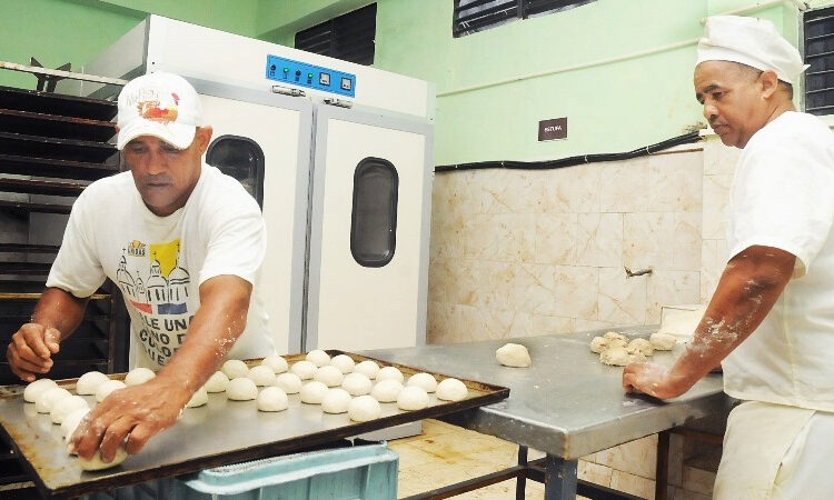 Cuba anticipa que faltará el pan para su canasta básica