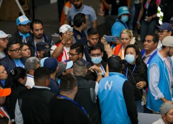 Partidos de oposición retrasan escrutinio final de San Salvador