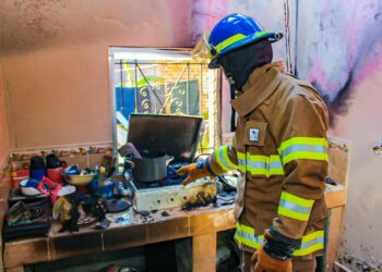 Bomberos sofocan incendio estructural en Chalatenango