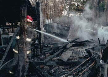 Bomberos sofocan dos incendios reportados en Soyapango