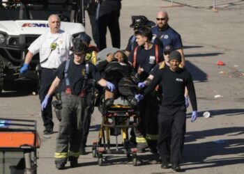 Acusan de asesinato a dos hombres por tiroteo en celebración Super Bowl en Kansas City