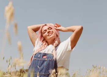 Preocupación entre los fanáticos de Karol G en Guatemala por lesión en su rodilla izquierda