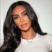 Mostró Kim Kardashian daño en su piel por psoriasis