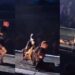 (VIDEO) Un bailarín tiró al suelo a Madonna durante su show en Seattle