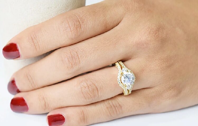 Doctora pierde un anillo al olvidalo en su bata y lo recupera en otro nosocomio a más de 100 kilómetros