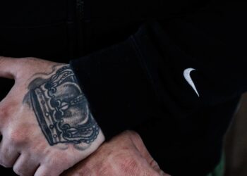 Fuerza Aérea Británica acepta reclutas con tatuajes en las manos