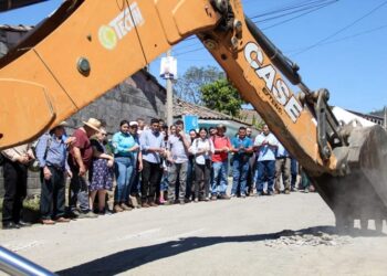 DOM realiza recarpeteo con concreto hidráulico en calle del municipio de Corinto, en Morazán