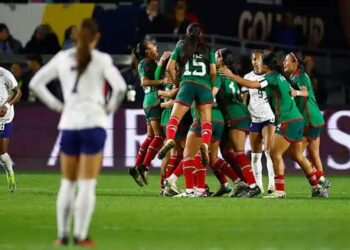 México clasifica a cuartos con histórica victoria sobre EEUU