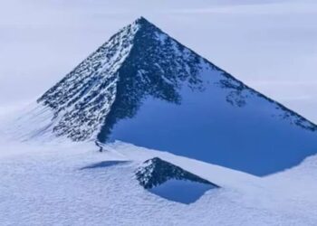 Revelan cómo se formó la montaña piramidal de la Antártida similar a las de Egipto