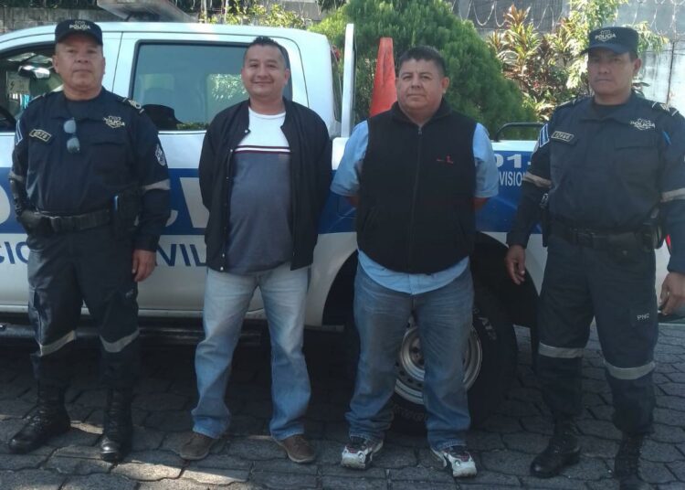 Capturan a motoristas que protagonizaron una pelea en plena vía pública