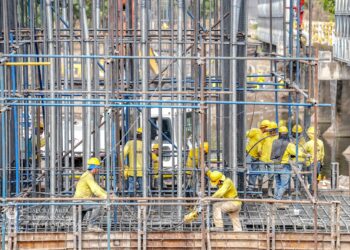 Ministro de Obras Públicas supervisa construcción de puente sobre el río Titihuapa