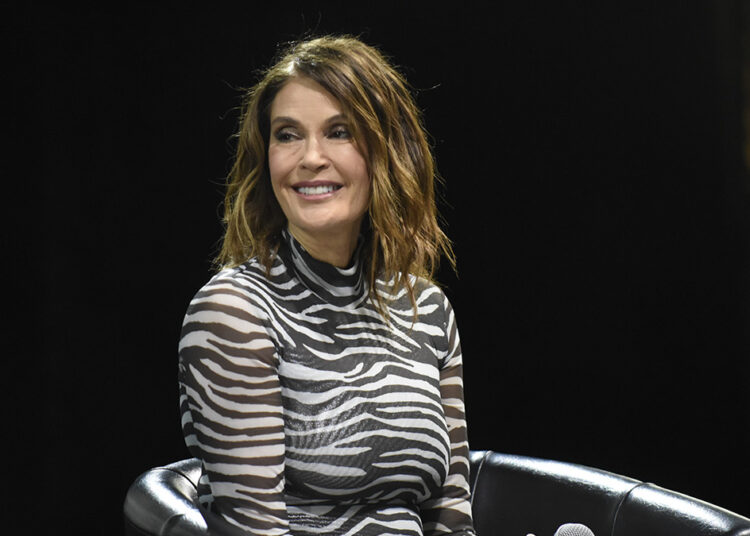 La actriz Teri Hatcher fue expulsada de una “elegante” app de citas por ser confundida con un perfil falso