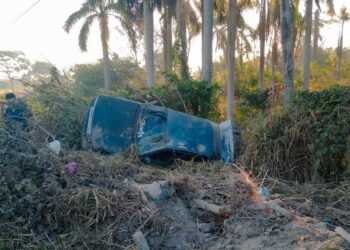 Vehículo vuelca y deja dos lesionados en San Juan Opico
