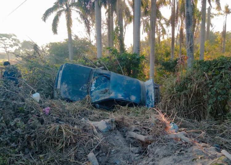 Vehículo vuelca y deja dos lesionados en San Juan Opico