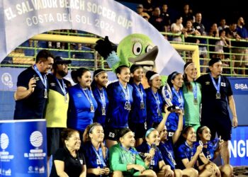 Selecta femenina es subcampeona de El Salvador Beach Soccer Cup 2024