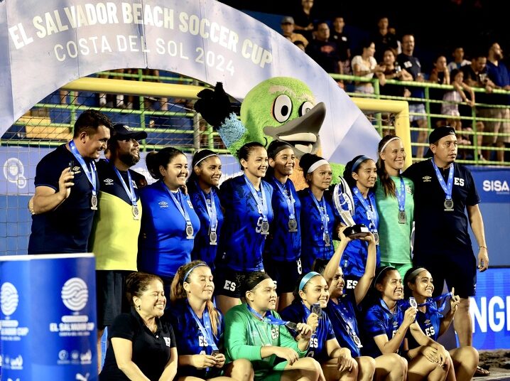 Selecta femenina es subcampeona de El Salvador Beach Soccer Cup 2024