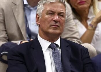 Alec Baldwin acusa a la fiscalía de ‘violar todas las reglas’ posibles para conseguir su imputación por la muerte accidental de Halyna Hutchins