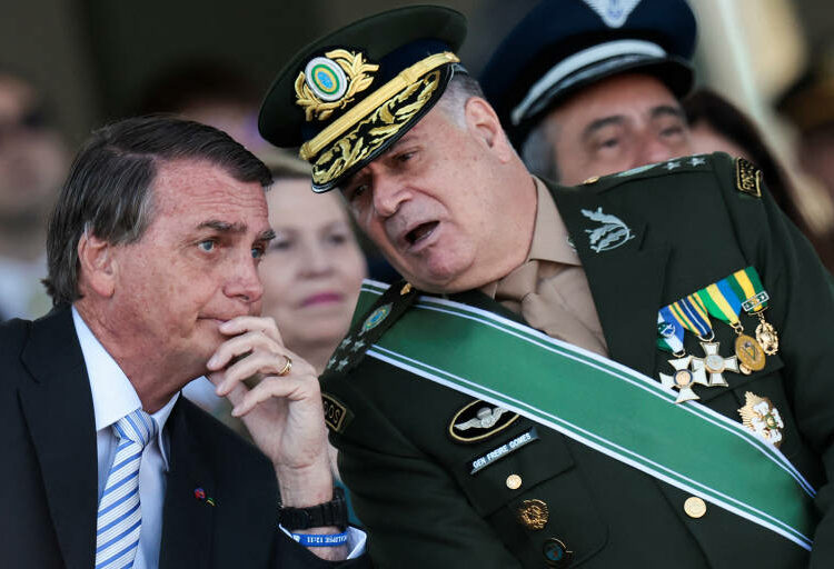 El exjefe del Ejército brasileño declaró que Jair Bolsonaro propuso a la cúpula militar dar un golpe de Estado