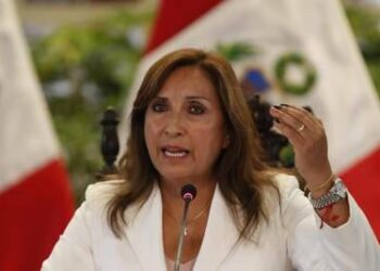 Perú: Congresistas presentan moción de vacancia contra Dina Boluarte por escándalo de los relojes Rolex