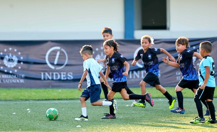 El fútbol comunitario reinó en Las Delicias