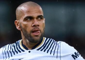 Padre de Neymar Jr. niega préstamo de un millón de euros a Dani Alves