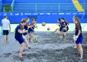 Selecciones femeninas cumplen con sus entrenos oficiales previo a El Salvador Beach Soccer Cup 2024