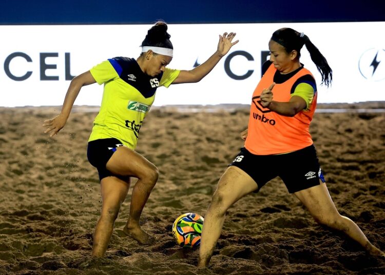Katherine Segovia y Laura Varela debutarán con la selección femenina en El Salvador Beach Soccer Cup 2024