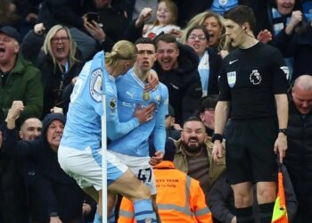 El City remonta al United y asegura subliderato